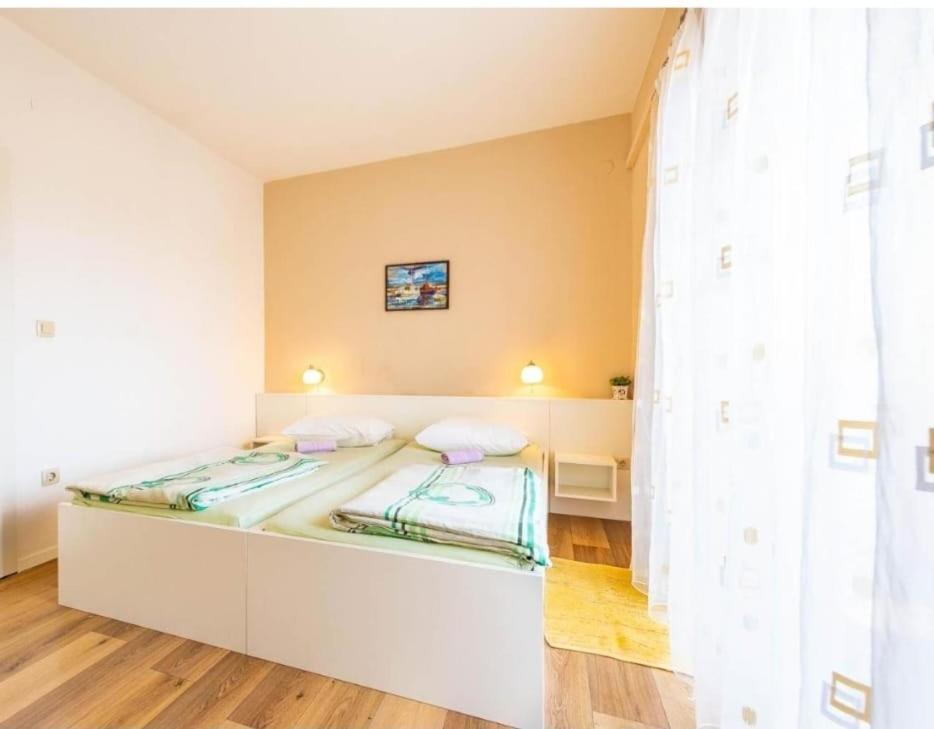 Apartments Niko โนวาลยา ภายนอก รูปภาพ